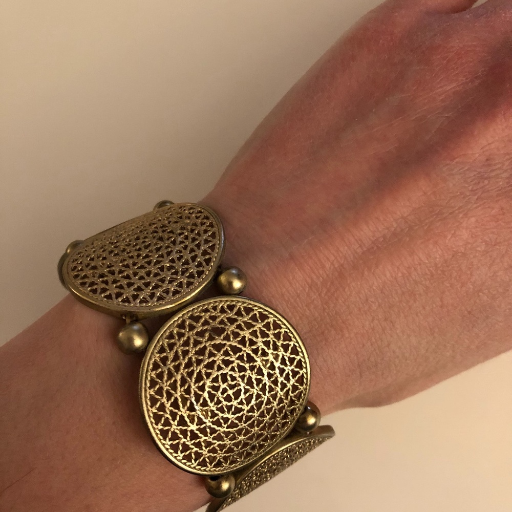 Costume jewelry bracelet